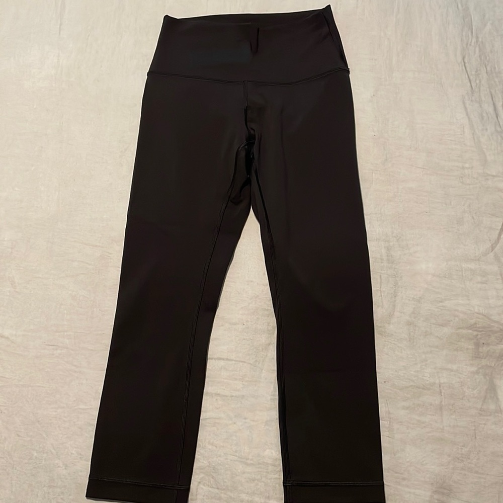 Lulu lemon black capri. Excellent condition
